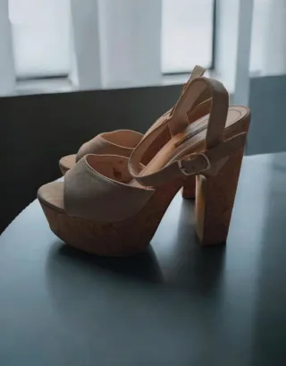 Tacones beige plataforma corcho