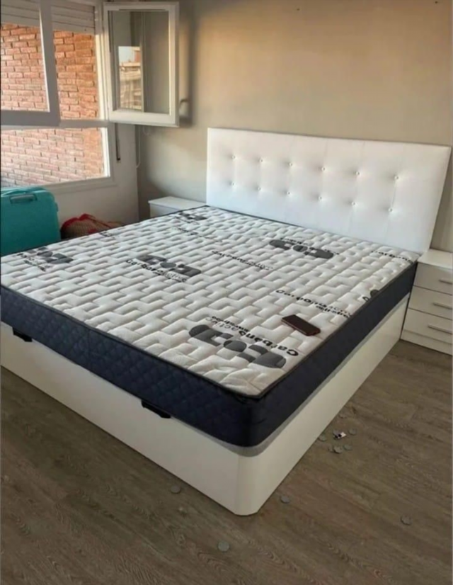 Canapé e colchão novos