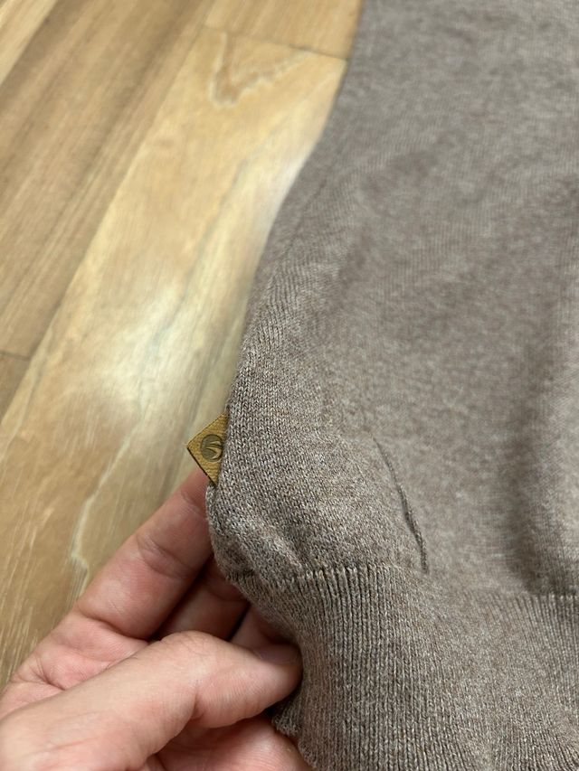 Jersey Inesis Marrón Cuello Pico