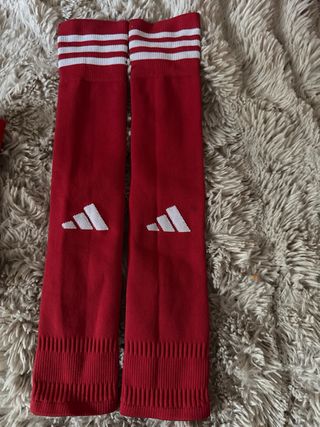 Medias Adidas rojas + calcetín antideslizante