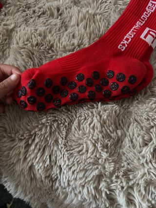 Medias Adidas rojas + calcetín antideslizante