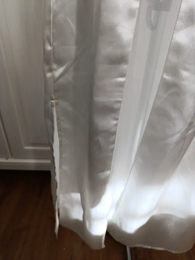 Salto de cama satén con encaje