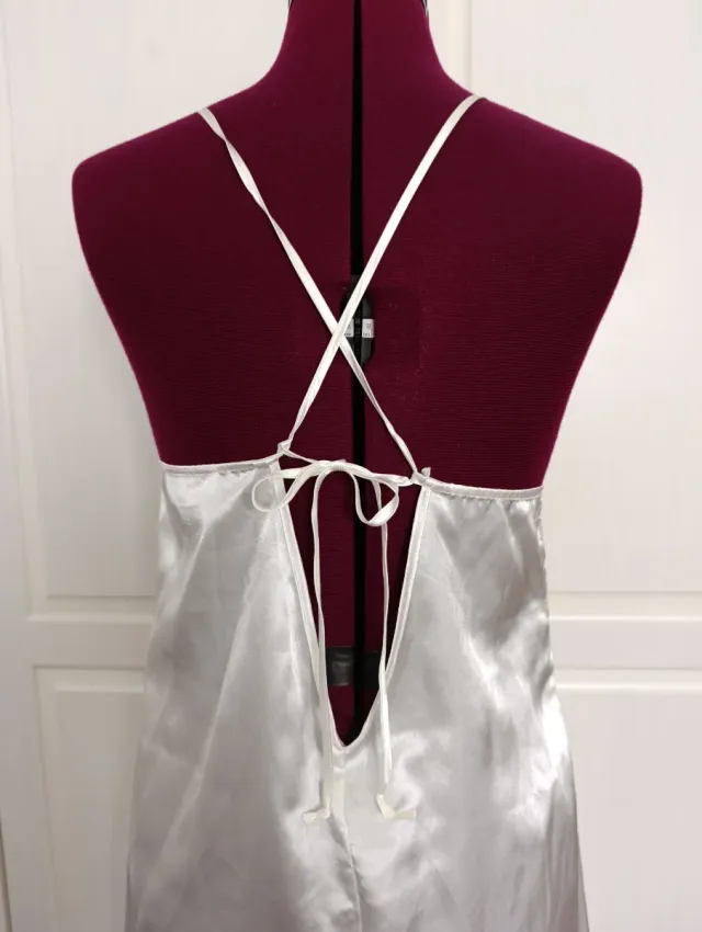 Salto de cama satén con encaje