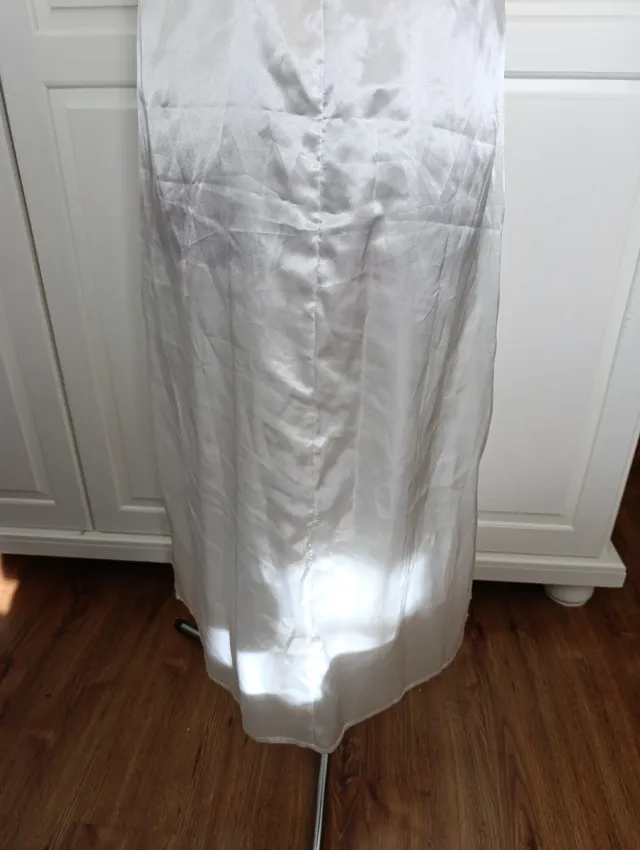 Salto de cama satén con encaje