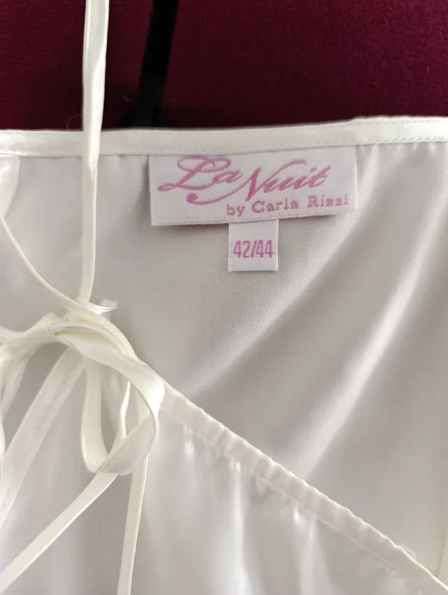 Salto de cama satén con encaje