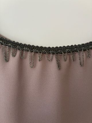 Vestido lila con detalles