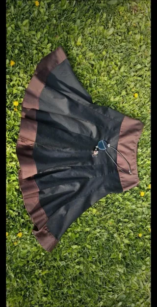 Falda fluida marrón chocolate y negra