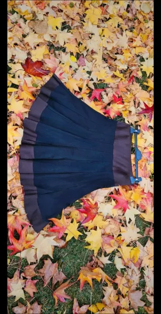 Falda fluida marrón chocolate y negra