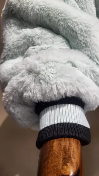 Chaqueta Grimey Peluche Teal y Negro