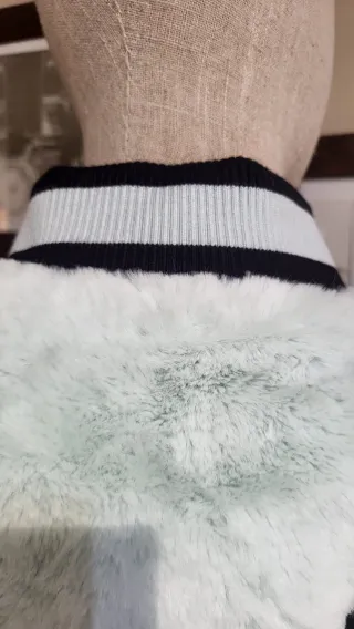 Chaqueta Grimey Peluche Teal y Negro