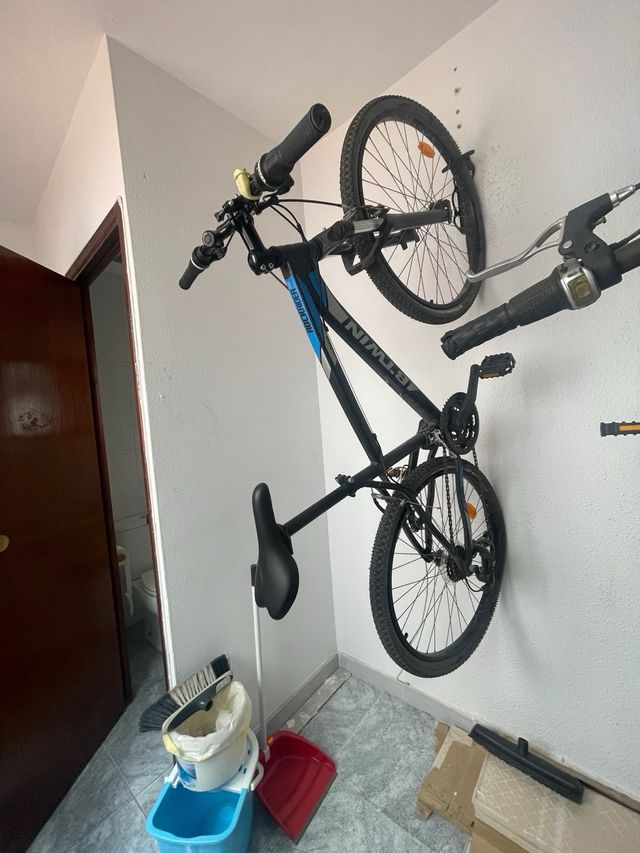 Bicicleta 26 Negra y Azul Muy poco usada