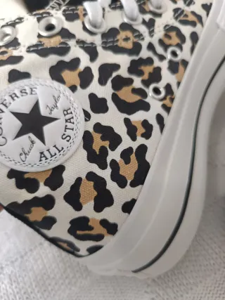 Lote Converse: Zapatillas y Bolso Tote Leopardo