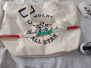 Lote Converse: Zapatillas y Bolso Tote Leopardo