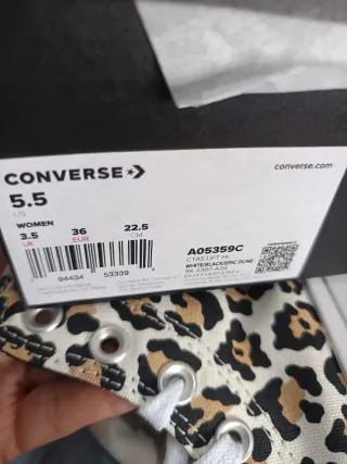 Lote Converse: Zapatillas y Bolso Tote Leopardo