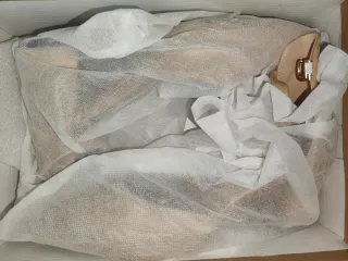 Zapato tacón NUEVO. Color albaricoque/beige N°38