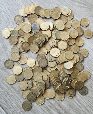 Lote de 204 monedas de 1 peseta 1947 1953 1963 196