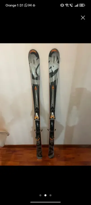 Esquís con fijaciones