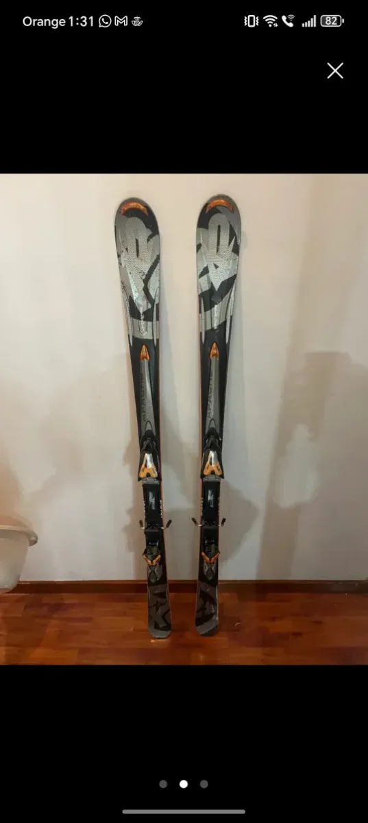 Esquís con fijaciones