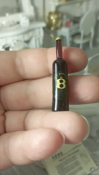 Set vino e giornale miniatura Dollhouse 1:12