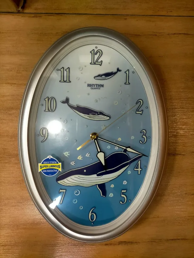 Reloj de pared Rhythm con ballenas