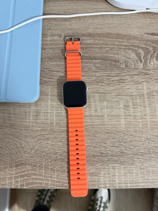 Apple Watch SE 44mm Arancione