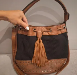 Bolso de Hombro Marrón y Negro con Flecos