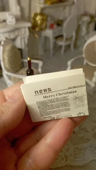 Set Miniatura Vino e Giornale Dollhouse 1:12