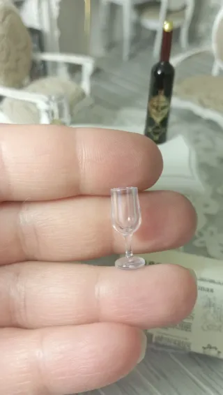 Set Miniatura Vino e Giornale Dollhouse 1:12