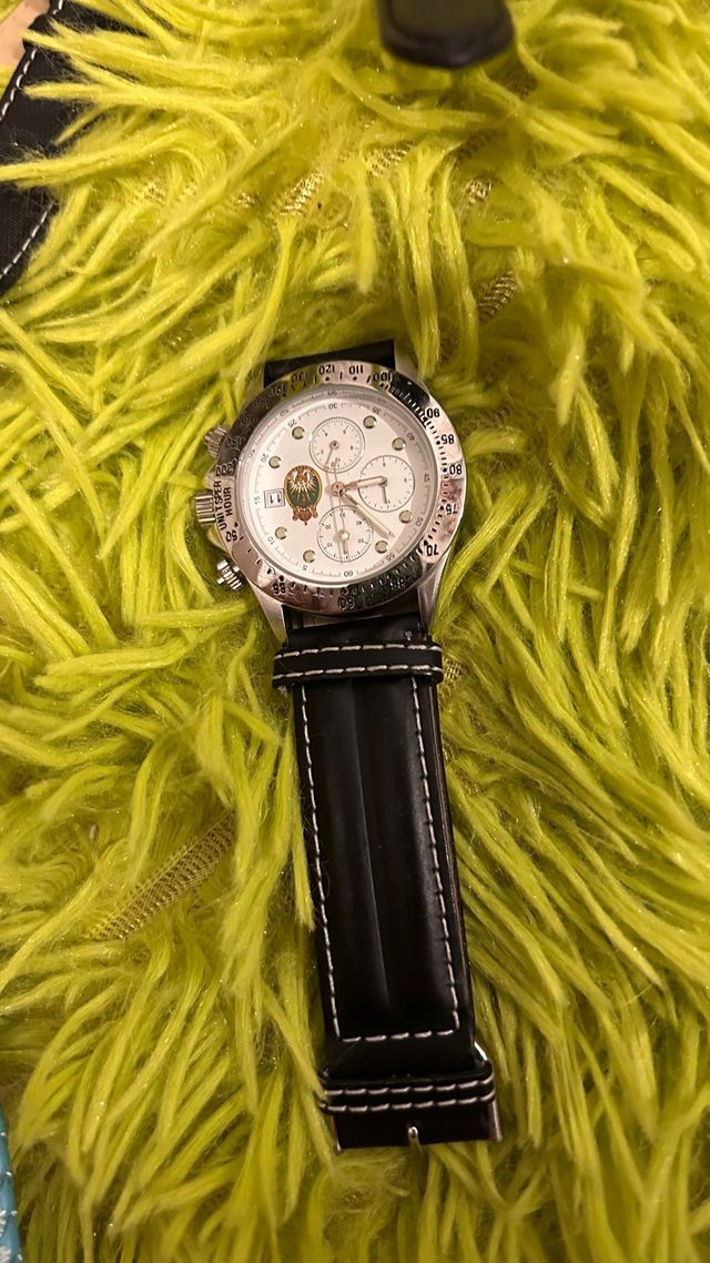 6 Relógios Prateados e Pretos