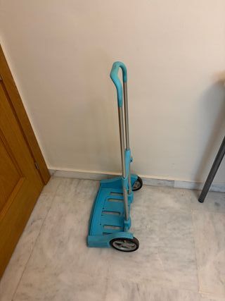 Carro porta mochilas azul y plateado