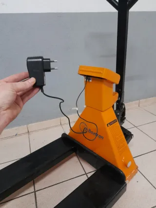 Transpaleta con báscula de torreta