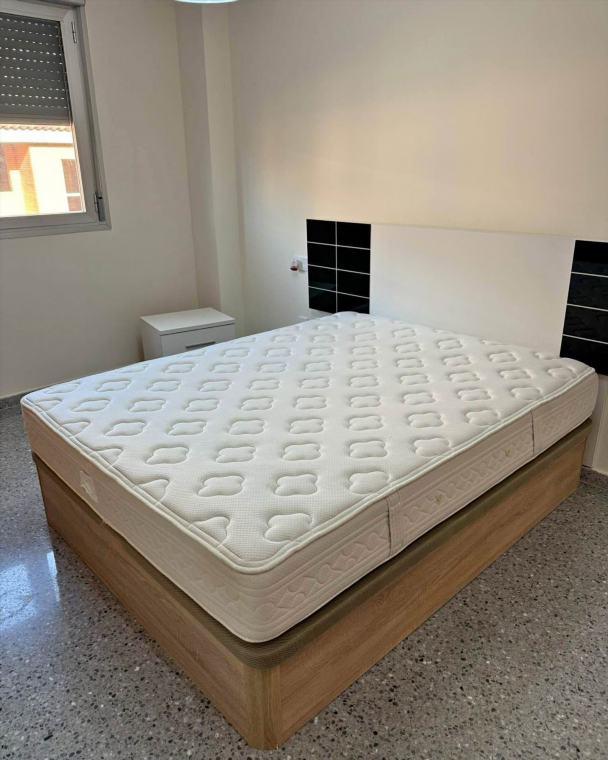 Canapé e colchão novos