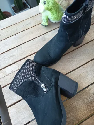 Botines negros talla 39