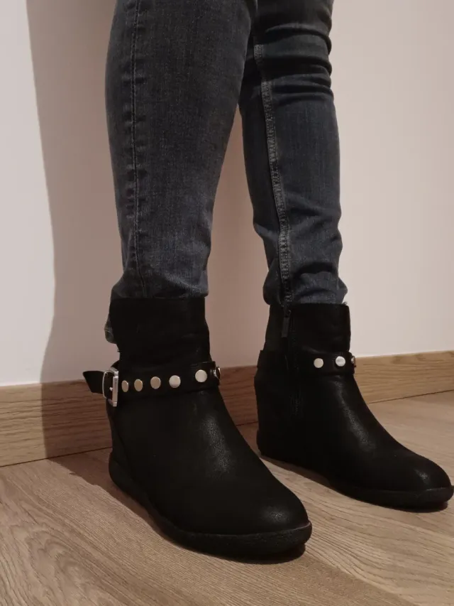 Botines negros mujer con tachuelas