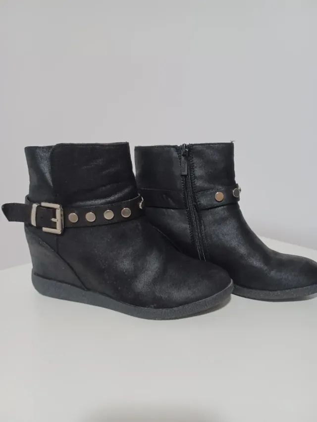 Botines negros mujer con tachuelas