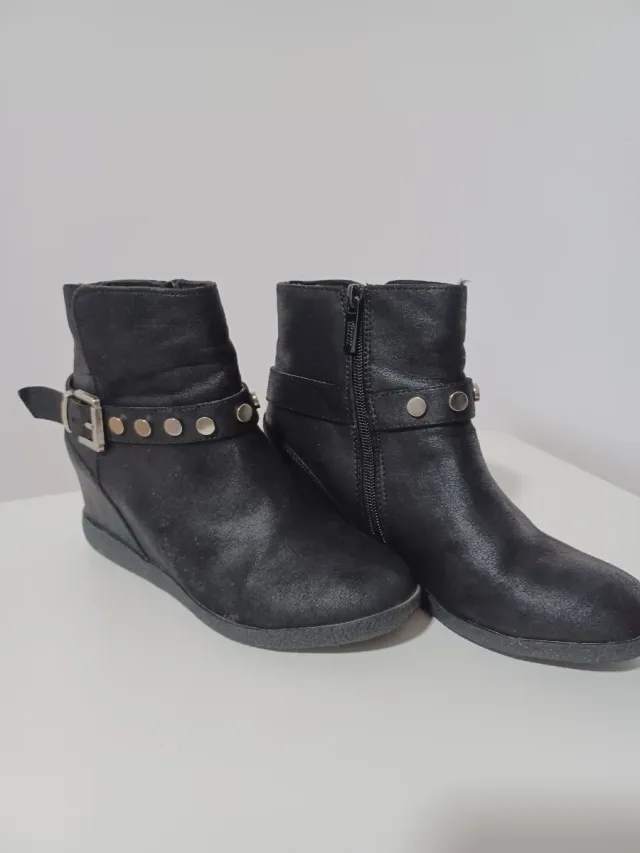 Botines negros mujer con tachuelas
