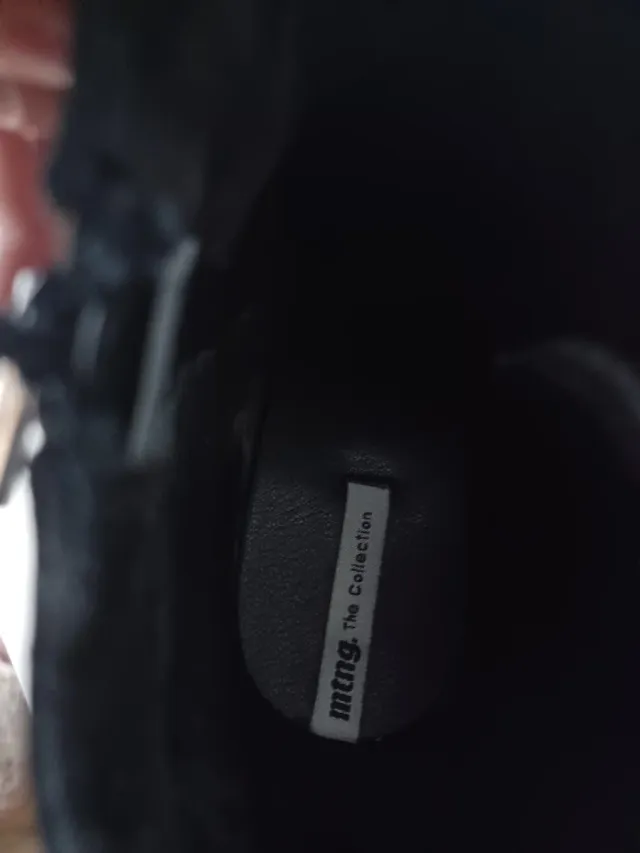 Botines negros mujer con tachuelas