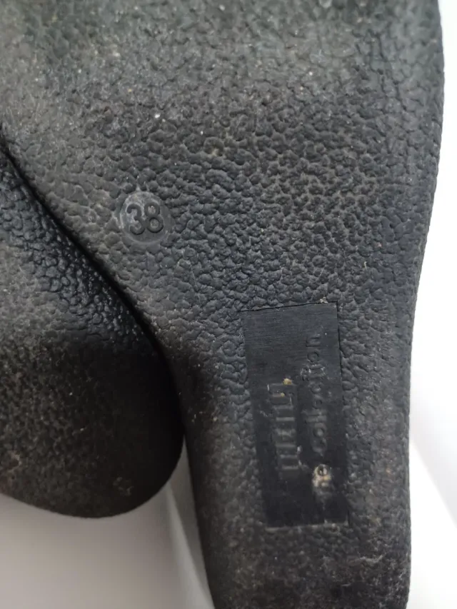 Botines negros mujer con tachuelas