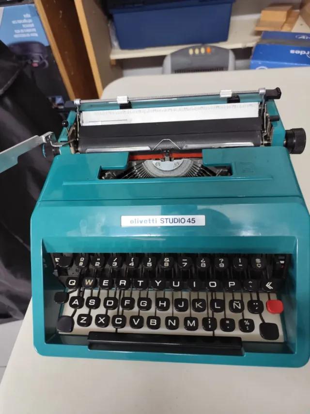 Máquina de escribir Olivetti Studio 45