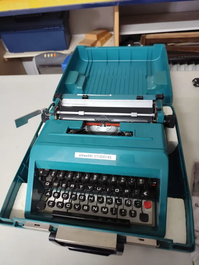 Máquina de escribir Olivetti Studio 45