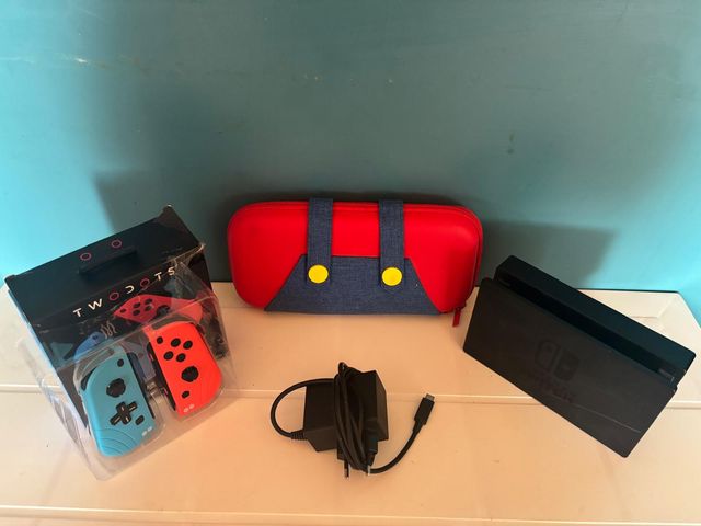 Nintendo Switch V2 + Joy-Con + custodia
