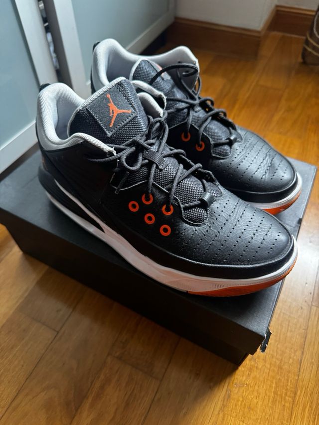 Jordan Max Aura 5 Negro/Gris/Naranja Talla 42