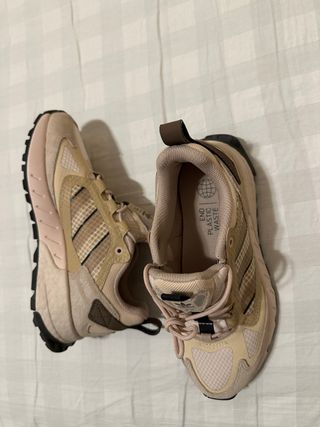 Zapatillas Adidas Beige y marron