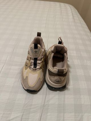 Zapatillas Adidas Beige y marron
