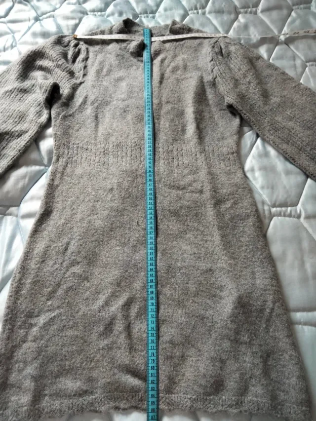 Vestido gris de Springfield.