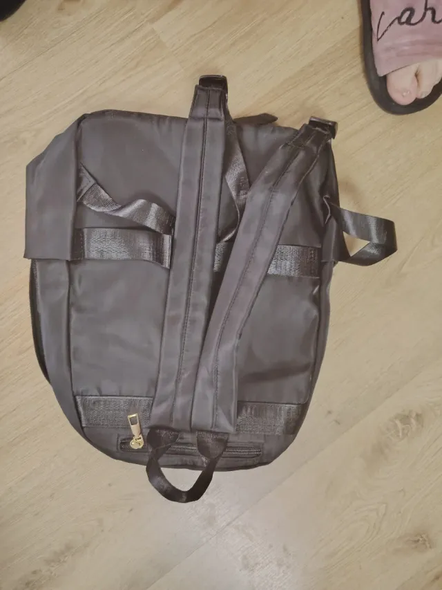 Zaino PC Resistente con Vari Scompartimenti