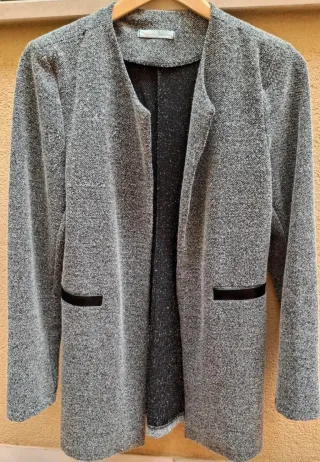 Lote Ropa Mujer: Vestido Negro y Chaqueta Gris