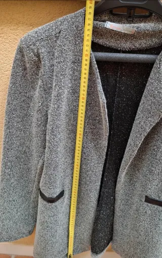 Lote Ropa Mujer: Vestido Negro y Chaqueta Gris