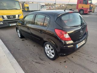 Opel Corsa Negro