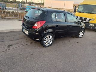 Opel Corsa Negro